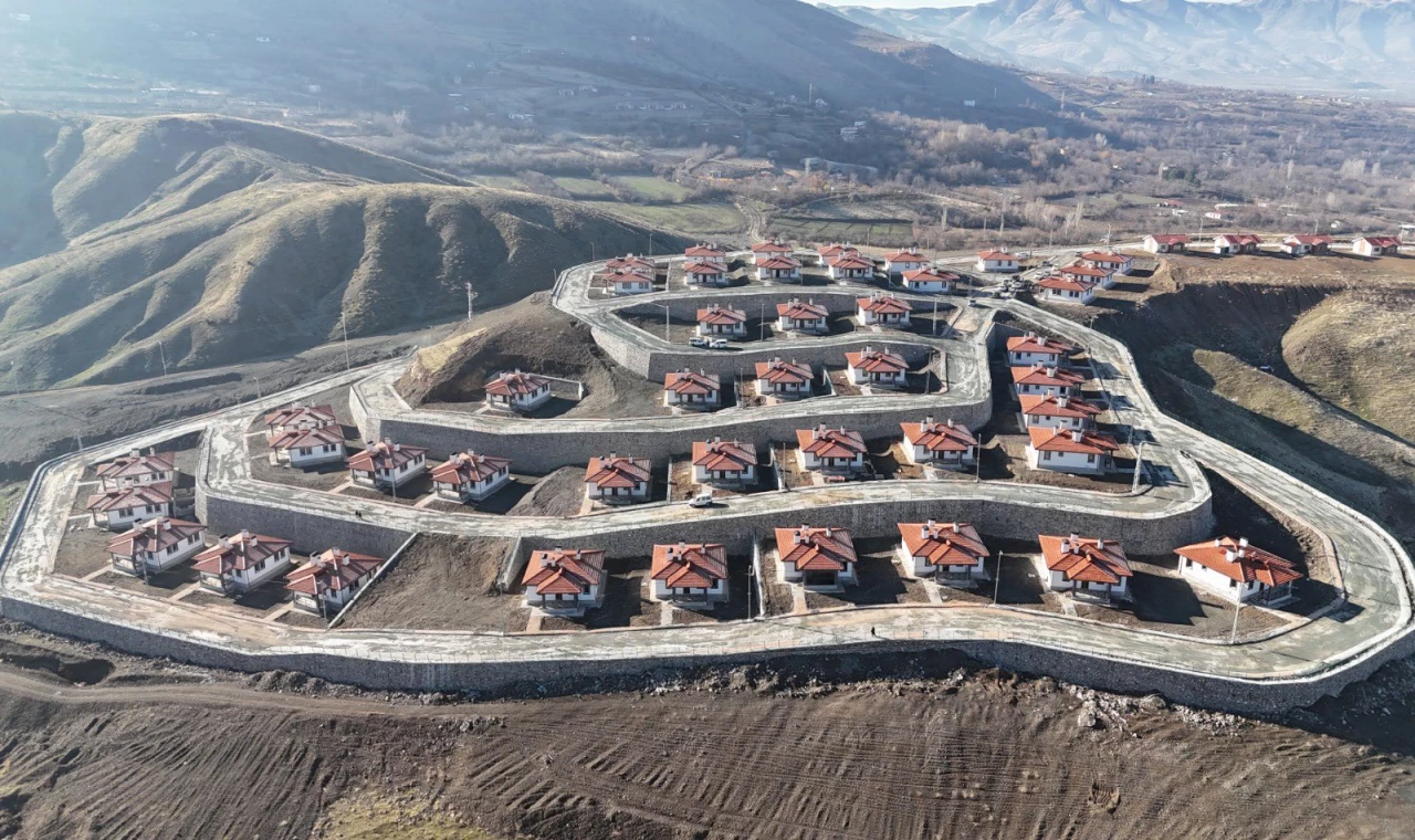 ELAZIĞ'DA DEPREM KONUTLARI İÇİN 10. KURA ÇEKİLİYOR: 812 KONUT VE İŞYERİ SAHİPLERİNE KAVUŞUYOR